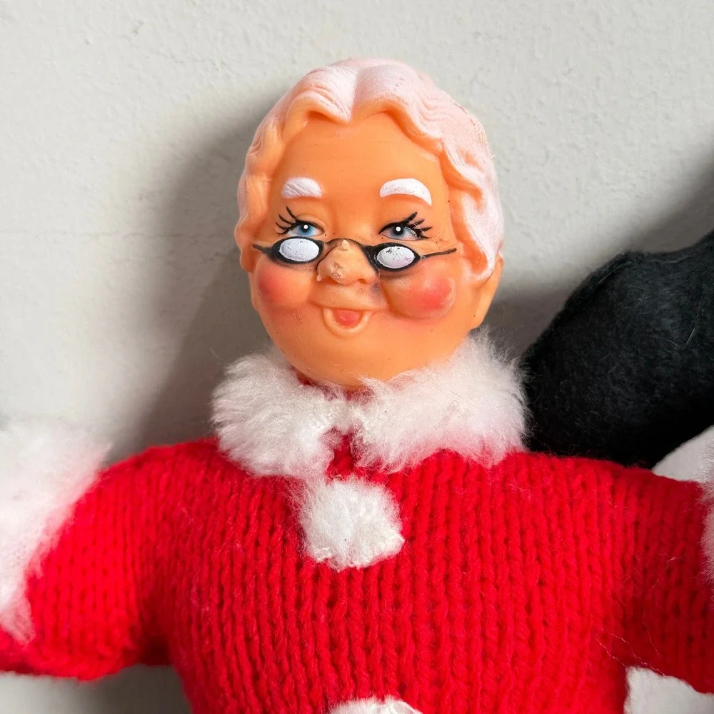 Vintage Santa and Mrs Claus Rubber Face Knit Plush Dolls Christmas Decor Taiwan